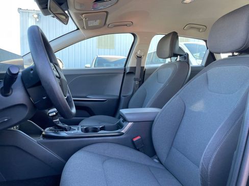 Used 2025 Kia K4 LXS image 27