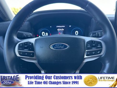 Used 2025 Ford Explorer Active AWD/4WD image 25