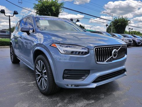 Used 2020 Volvo XC90 T5 Momentum w/ Protection Package AWD/4WD image 3