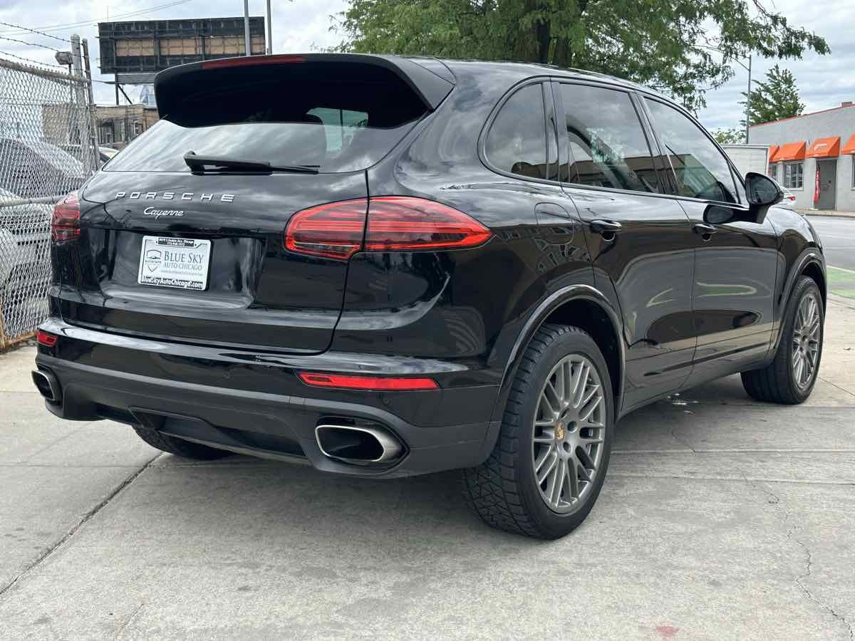 Used 2017 Porsche Cayenne AWD/4WD image 5