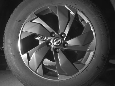 Used 2025 Nissan Rogue SV FWD image 15