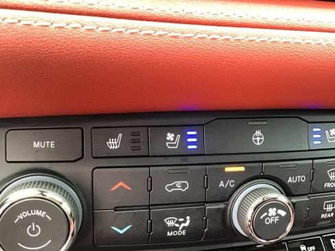 Used 2023 Dodge Durango SRT AWD/4WD image 18