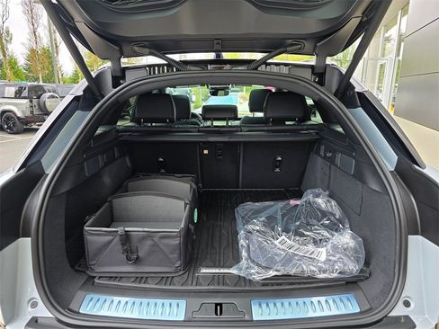 New 2026 Land Rover Range Rover Velar Dynamic SE image 28