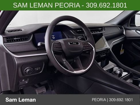 New 2025 Jeep Grand Cherokee Laredo w/ Luxury Tech Group I image 9