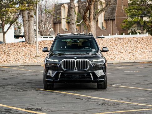 Used 2023 BMW X7 xDrive40i w/ M Sport Package image 2