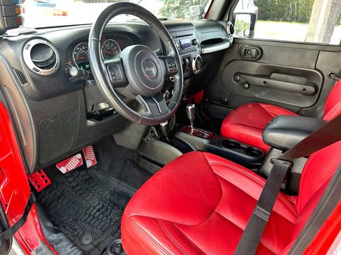 Used 2017 Jeep Wrangler Unlimited Sahara AWD/4WD image 18