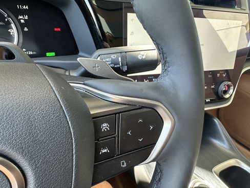 Used 2023 Lexus RZ 450e Premium image 18