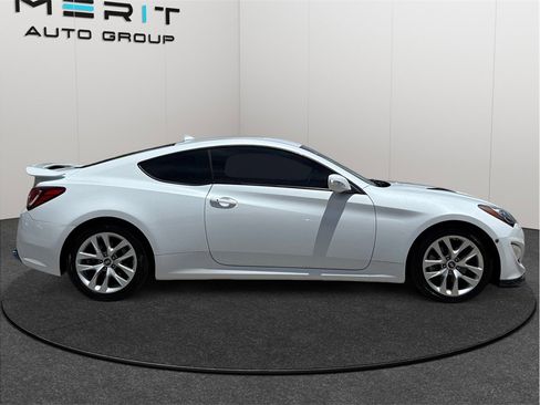 Used 2016 Hyundai Genesis 3.8 RWD image 10