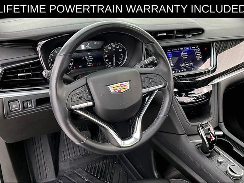 Used 2025 Cadillac XT6 Premium Luxury FWD image 16