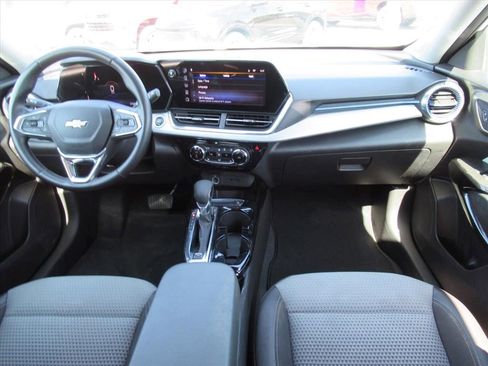 Certified 2024 Chevrolet Trax LT w/ Driver Confidence Package image 9