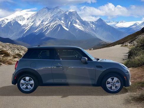 Used 2022 MINI Cooper 2-Door Hardtop image 6