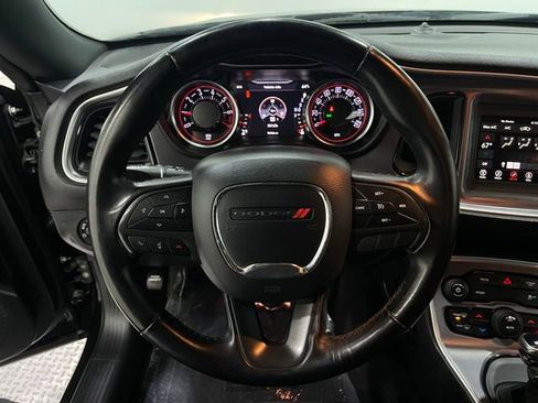 Used 2019 Dodge Challenger SXT image 21