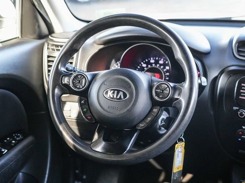 Used 2017 Kia Soul + FWD image 16
