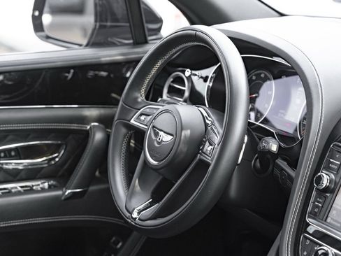 Used 2018 Bentley Bentayga image 37