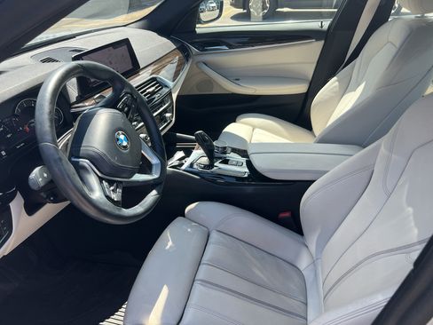 Used 2019 BMW 530i w/ Convenience Package RWD image 10
