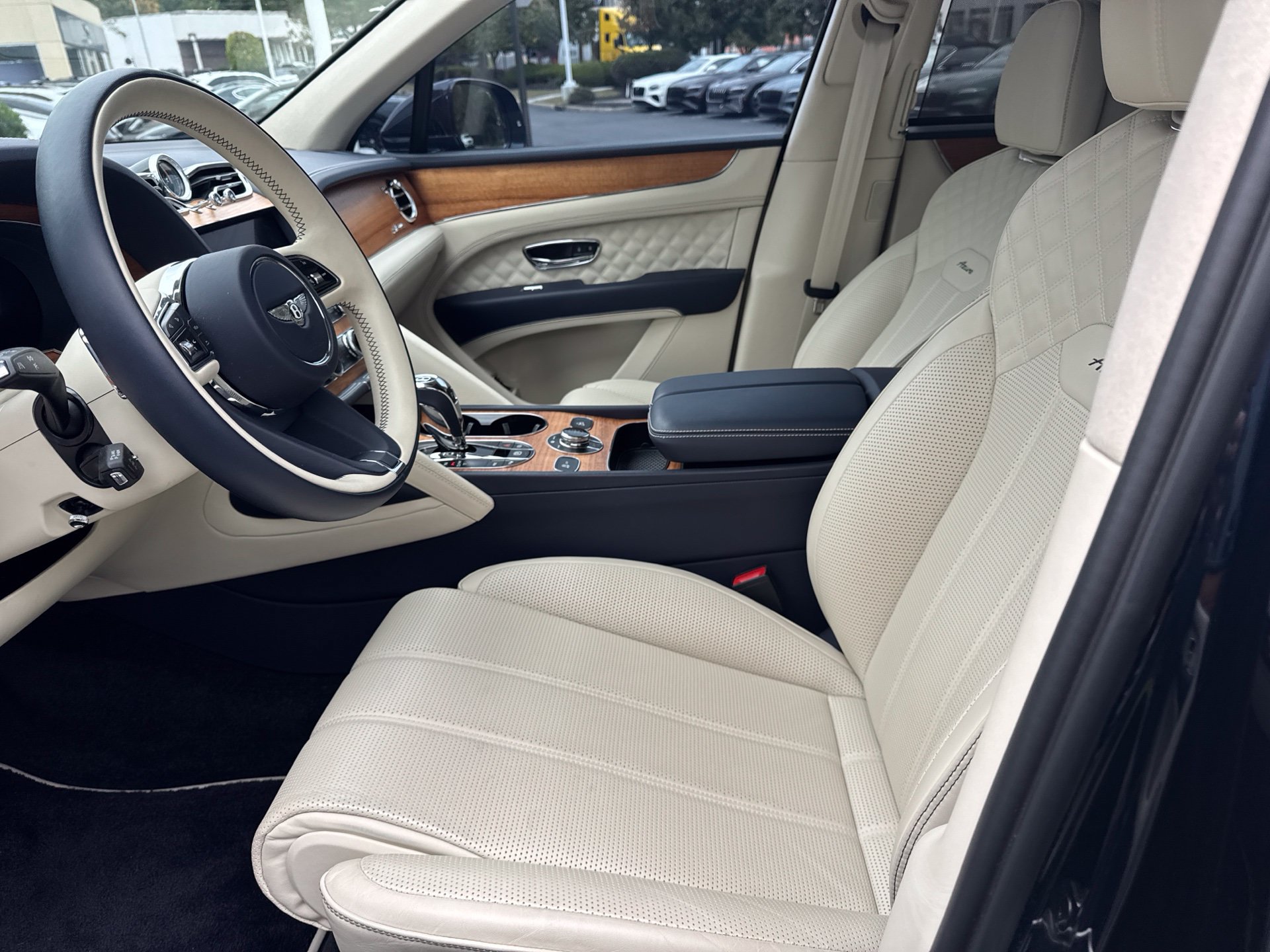 Used 2023 Bentley Bentayga AWD/4WD image 6