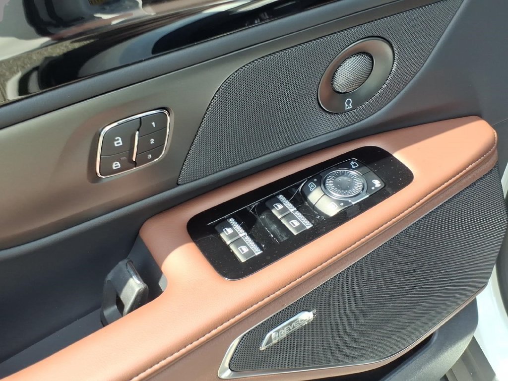 New 2026 Lincoln Nautilus Reserve AWD/4WD image 16