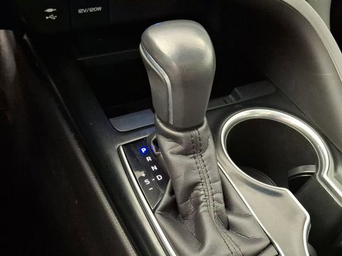 Used 2018 Toyota Camry XLE image 17