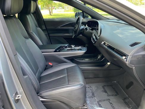 Used 2024 Cadillac Lyriq Luxury AWD/4WD image 17