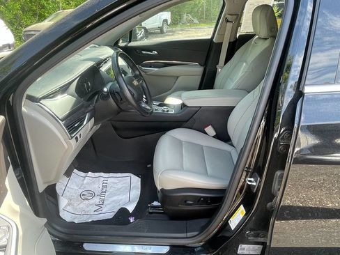 Used 2021 Cadillac XT4 Luxury w/ Cold Weather Package AWD/4WD image 12