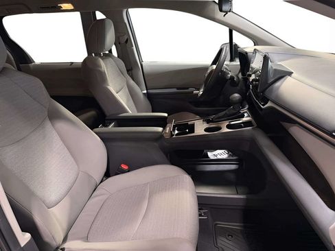 Used 2024 Toyota Sienna LE AWD/4WD image 10