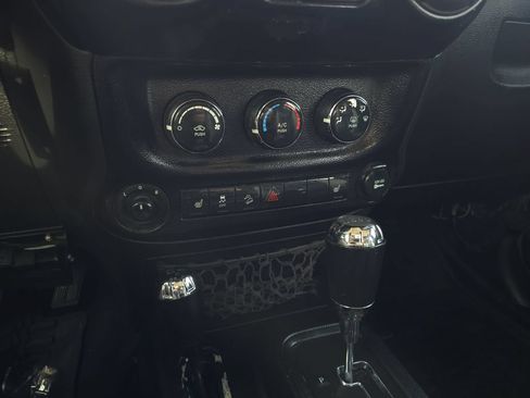 Used 2018 Jeep Wrangler Unlimited Sport S AWD/4WD image 24