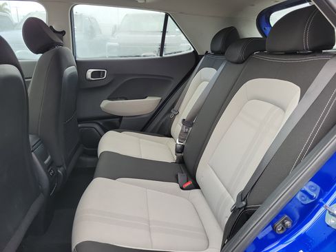 Used 2025 Hyundai Venue SEL FWD image 13