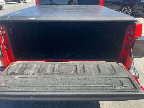 Used 2020 Jeep Gladiator Rubicon w/ Dual Top Group AWD/4WD image 9