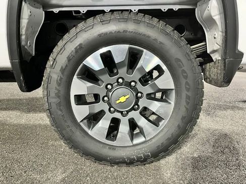 Used 2025 Chevrolet Silverado 2500 Custom w/ Custom Convenience Package image 13