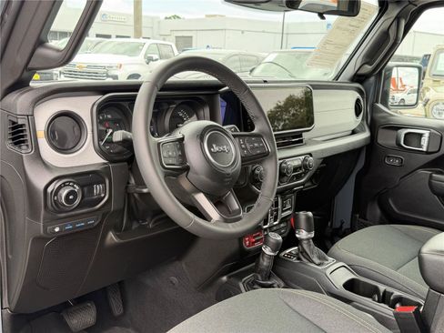Used 2025 Jeep Wrangler Unlimited Sport S 4xe AWD/4WD image 15