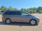 Used 2012 Toyota Sienna LE image 5