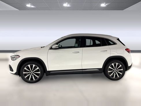 Used 2023 Mercedes-Benz GLA 250 4MATIC w/ Premium Package image 2