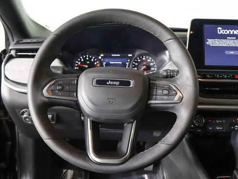 Used 2025 Jeep Compass Latitude AWD/4WD image 37