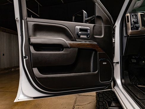 Used 2018 GMC Sierra 3500 Denali w/ Duramax Plus Package image 30