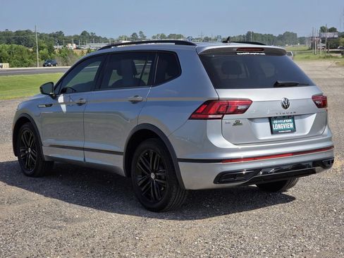 Used 2022 Volkswagen Tiguan SE R-Line FWD image 4