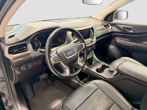 Used 2022 GMC Acadia Denali w/ Denali Ultimate Package FWD image 9