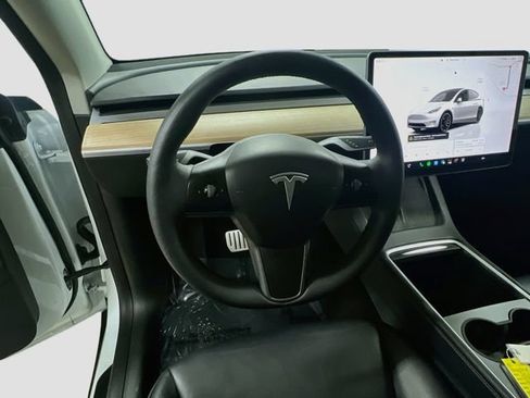 Used 2023 Tesla Model Y Performance AWD/4WD image 10