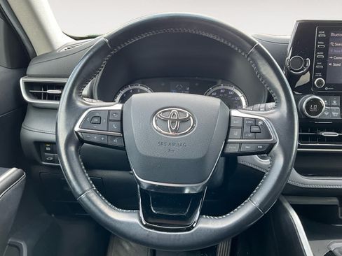 Used 2020 Toyota Highlander LE AWD/4WD image 12
