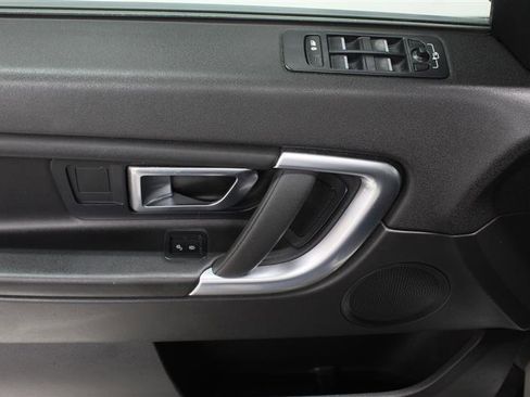 Used 2018 Land Rover Discovery Sport SE image 15