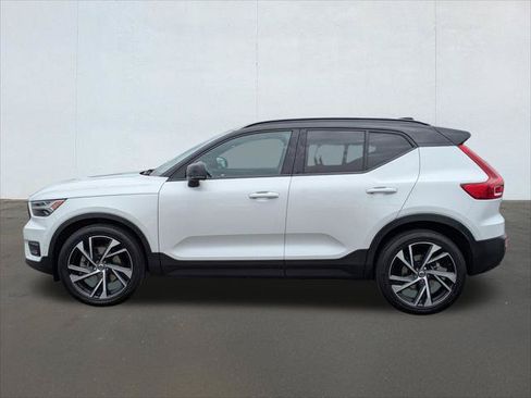 Used 2021 Volvo XC40 T5 R-Design w/ Advanced Package AWD/4WD image 2