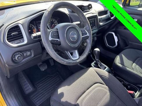 Used 2018 Jeep Renegade Latitude w/ Advanced Technology Group FWD image 9