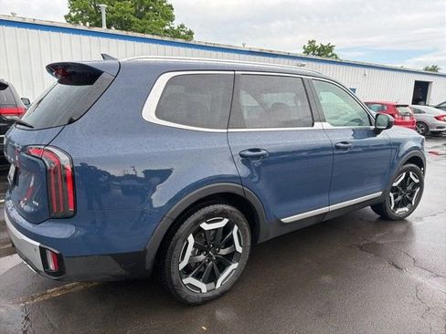 Used 2024 Kia Telluride EX w/ EX Captain's Chair Package AWD/4WD image 5
