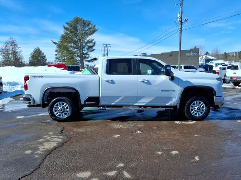 Used 2025 Chevrolet Silverado 2500 LT w/ Convenience Package image 7