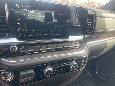 Used 2025 GMC Sierra 1500 SLT image 15