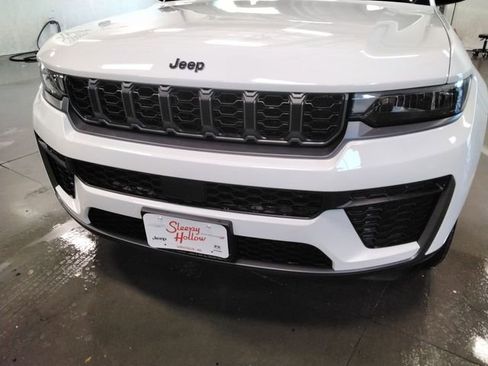 New 2026 Jeep Grand Cherokee Altitude AWD/4WD image 15