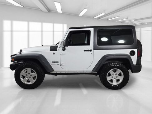 Used 2018 Jeep Wrangler Sport AWD/4WD image 4
