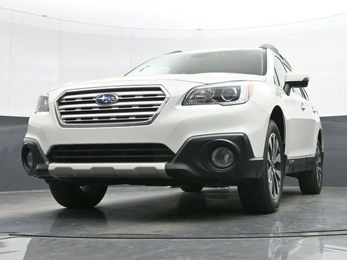 Used 2017 Subaru Outback 2.5i Limited image 9