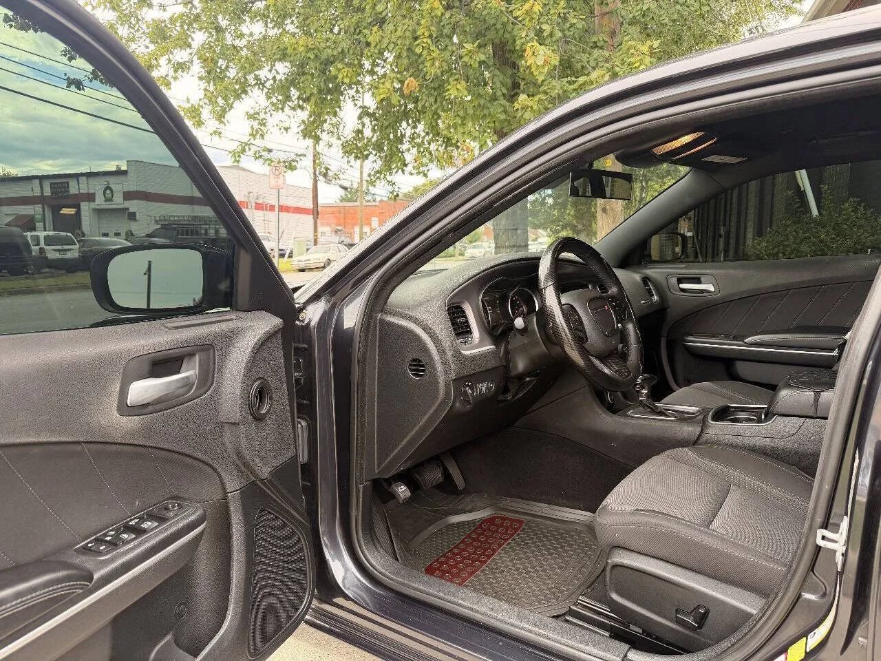 Used 2019 Dodge Charger SXT RWD image 13