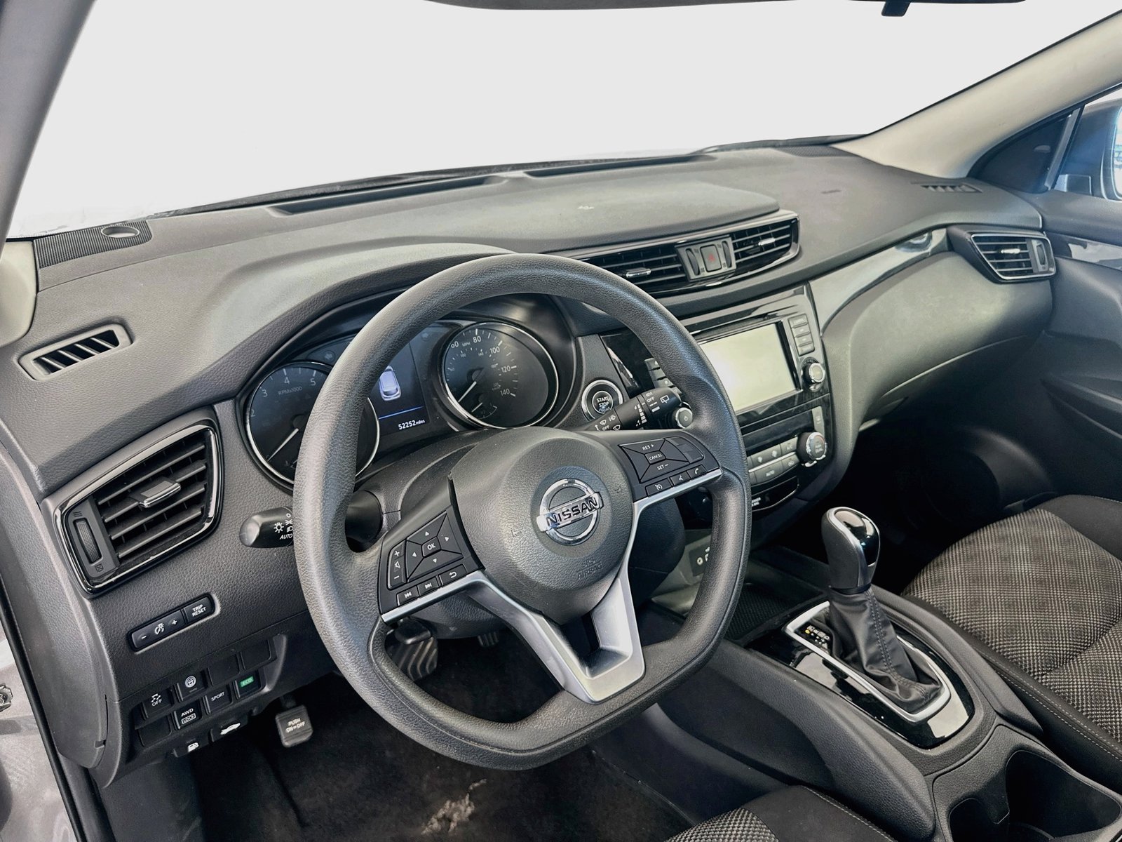 Used 2020 Nissan Rogue Sport SV AWD/4WD image 9
