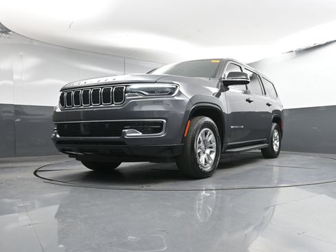 Used 2024 Jeep Wagoneer 2WD image 28